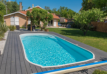 Piscine HONOLULU 8,60 m x 4,10 m avec pente composée 1,16 m -1,94 m