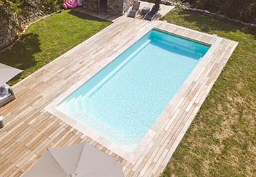 Piscine MOTU 11 Plus • 10,80 m x 4,12 m - fond plat 1,50 m avec volet immergé