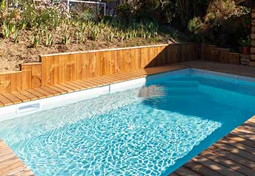 Piscine MOTU 7 Plus • 6,80 M X 3,45 M - fond plat 1,50 m avec coffre volet immergé