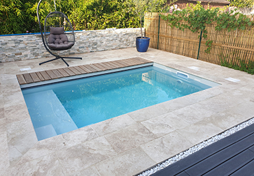 Piscine FETUNA 4 Plus • 3,90 m x 3,10 m - fond plat 1,50 m avec coffre volet immergé