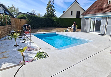 Réalisation d’une piscine avec terrasse à Claye-Souilly en Seine-et-Marne